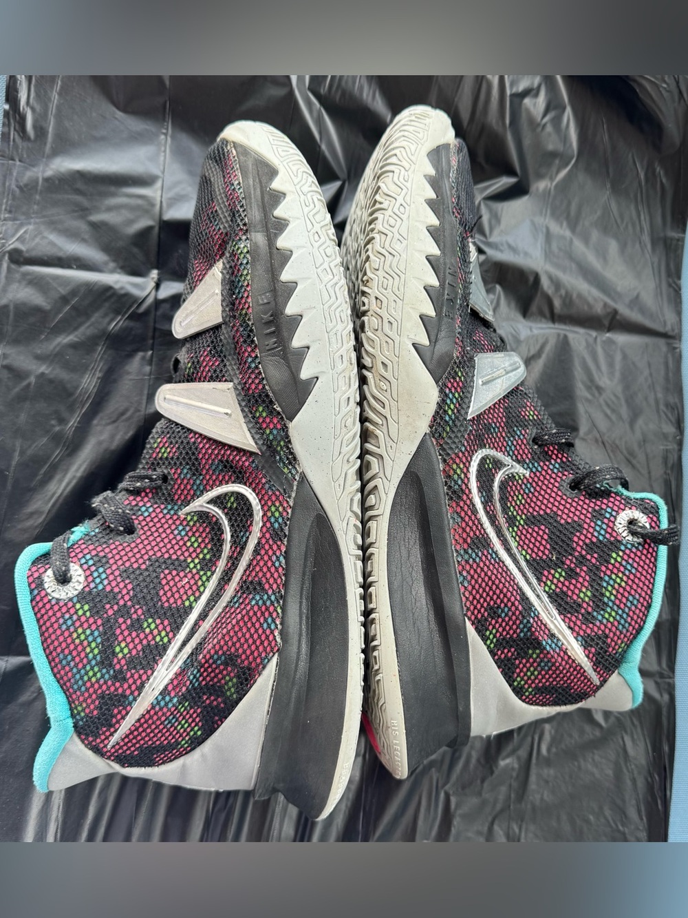 Nike Kyrie 7 GS Pixel Camo Shoes Size 7Y (Fits 7 Men / 8.5 Women) CT4080-008